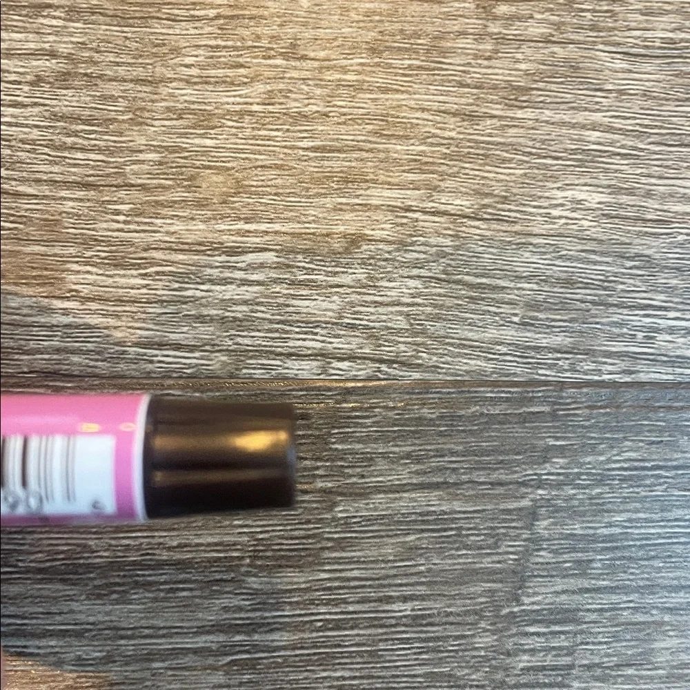 Burt's Bees Strawberry Lip Shimmer NEW - Picture 3 of 4